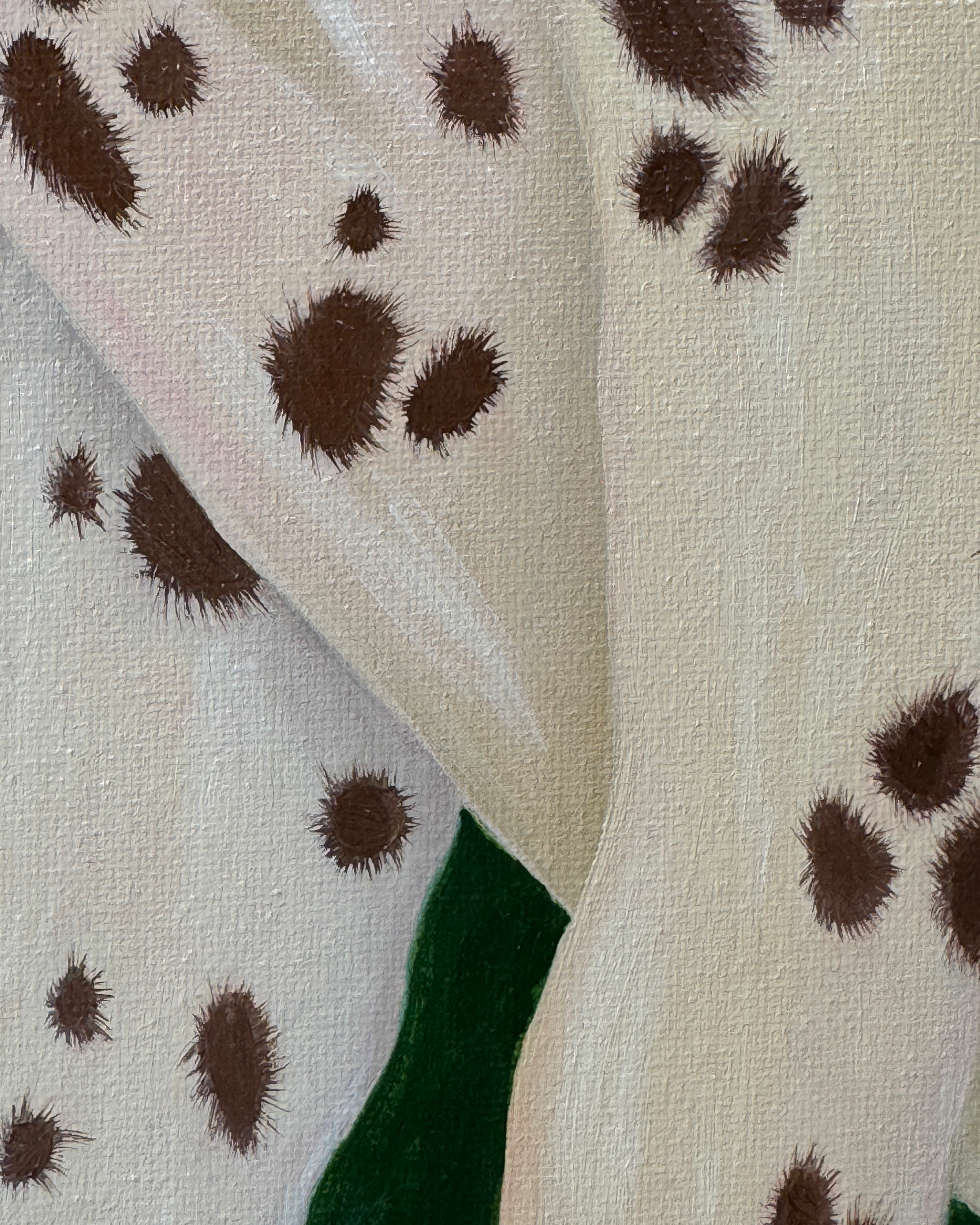 Фрагмент картины маслом на холсте с белой шерстью далматинца в коричневых пятнах и частью зеленого фона